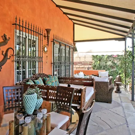 Lujosa Con Piscina Privada Y Precioso Jardin Chayofa