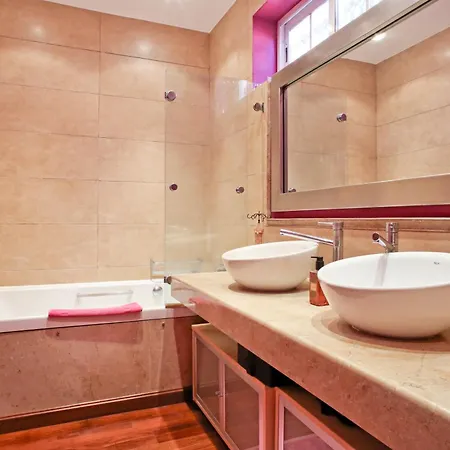 Lujosa Con Piscina Privada Y Precioso Jardin *