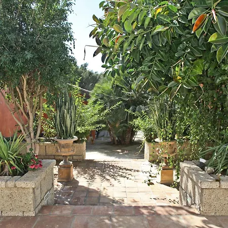 Lujosa Con Piscina Privada Y Precioso Jardin